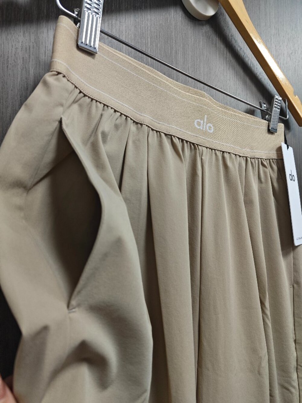 🎄NWT ALO Yoga Suit Up Trouser Gravel Color 💋Regular 30” Inseam - Picture 3 of 7
